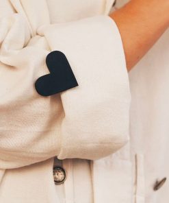 Brosa la Maneca - Inima Lemn - Negru Abanos